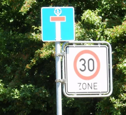 Langenhagener Sackgassen – jetzt 'sichtbarer' durchlässig für Radfahrer und Fußgänger Bild: Langenhagener Sackgassen – jetzt 'sichtbarer' durchlässig für Radfahrer und Fußgänger