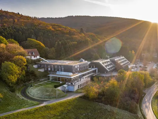 Bild: Hotel Collegium Glashütten im Taunus eröffnet wieder nach Corona Pause zum 01.07.2020