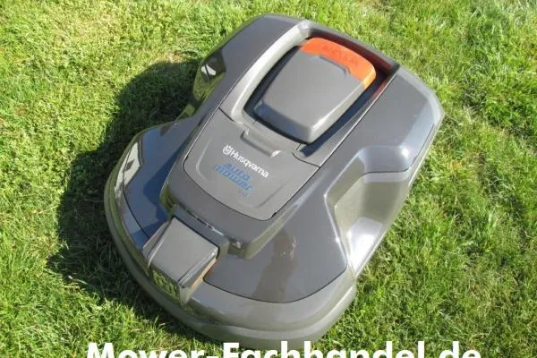 Bild: Neuer Husqvarna Automower® 440 für große Rasenflächen