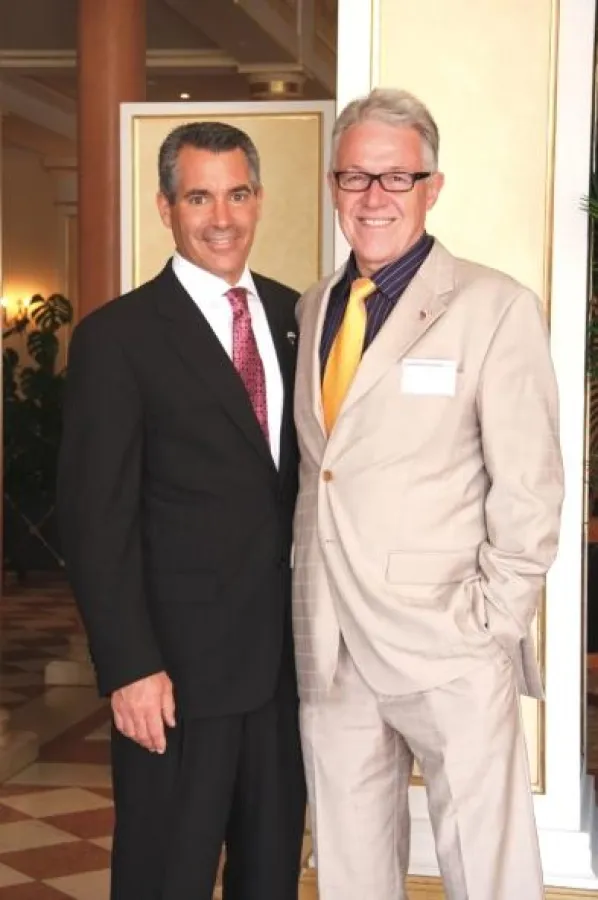 RE/MAX-Europageschäftsführer H. Charles Lemire Jr. und Kurt Friedl, Regionaldirektor RE/MAX Deutschland Südwest (v.l.)