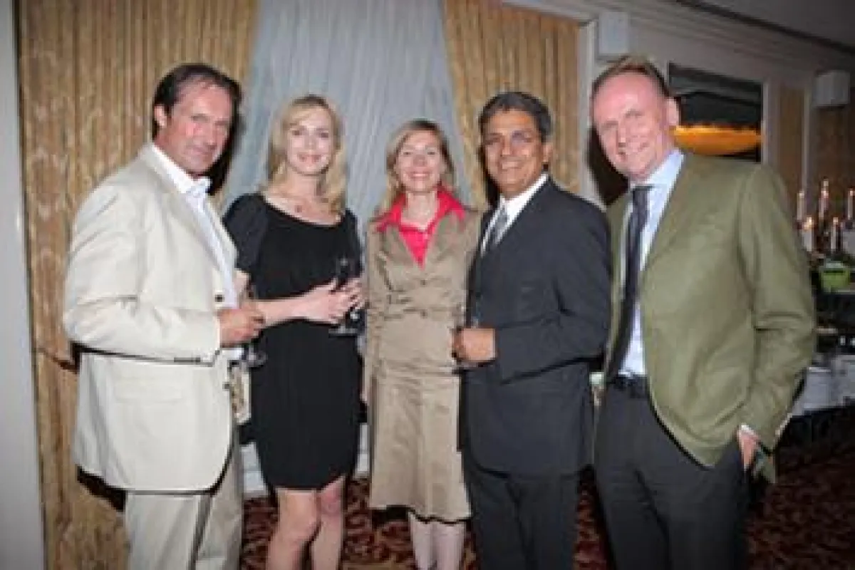 v.l.n.r. Schauspieler-Paar Helmut Zierl und Saskia Valencia, Dr. Tina Ingwersen-Matthiesen (BORCO), GM Ravindra K. Ahuja und Matthias Ingwersen (BORCO) genossen die Party.