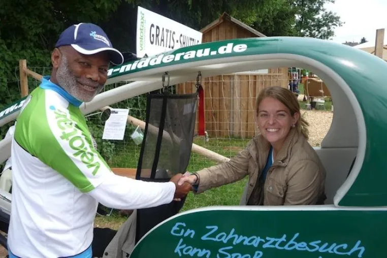 Bild: Zahn-Zentrum-Nidderau spendiert Freifahrten auf Hessentag