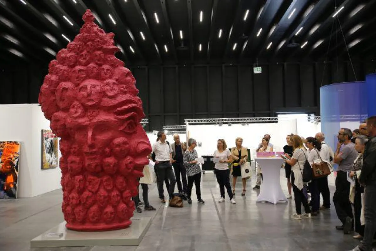 Skulpturaler Akzent auf der 18. Art Bodensee mit einer Arbeit von E. Trenkwalder; ©Messe Dornbirn