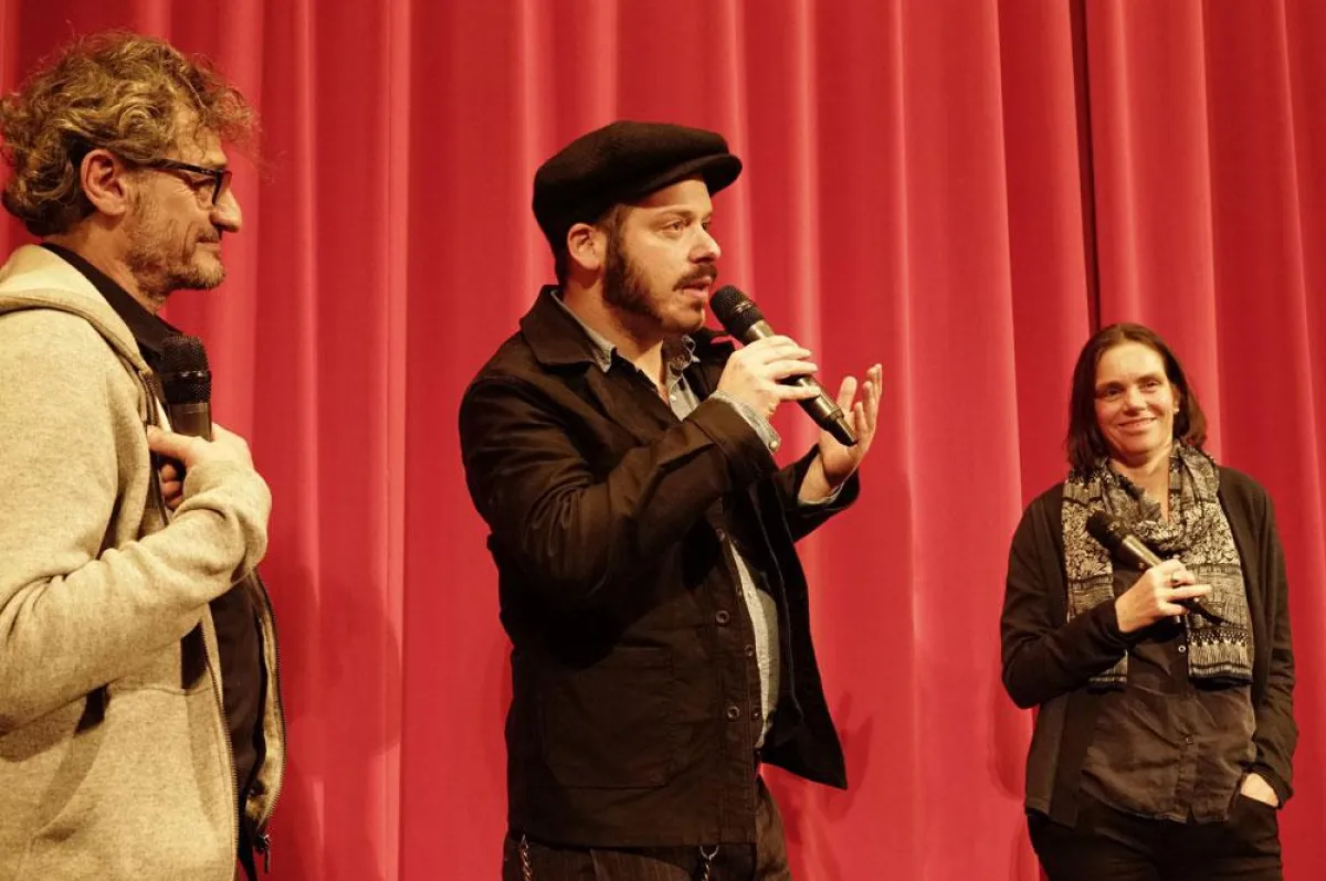 v.l.n.r.: Alain Croubalian und M.A. Littler mit Theaterleiterin Natascha Gikas