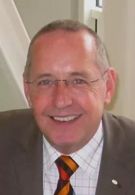 Bild: Die Geschäftsleitung der ASCOFIN AG erteilt Herrn Eberhard Bock Prokura