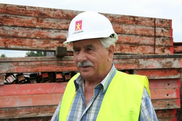 Bild: Es gibt doch Hitzefrei für Bauarbeiter