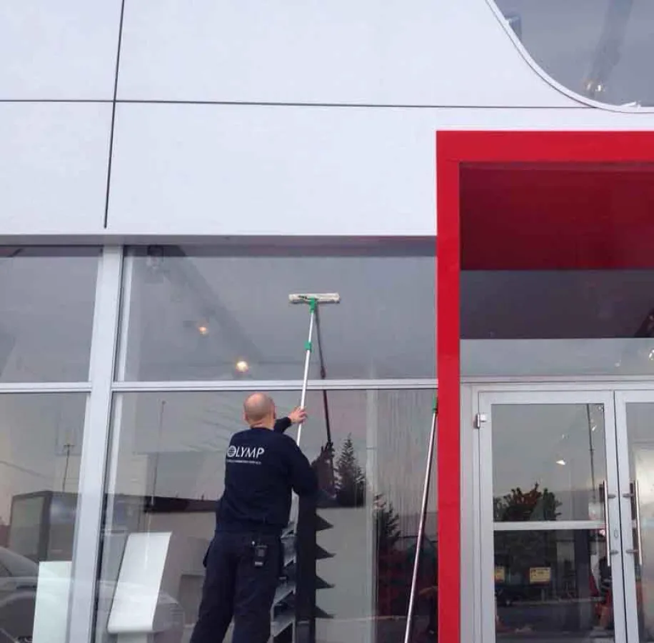 OLYMP-Pflegeprofi im Einsatz am Hockenheimring (Foto: OLYMP)