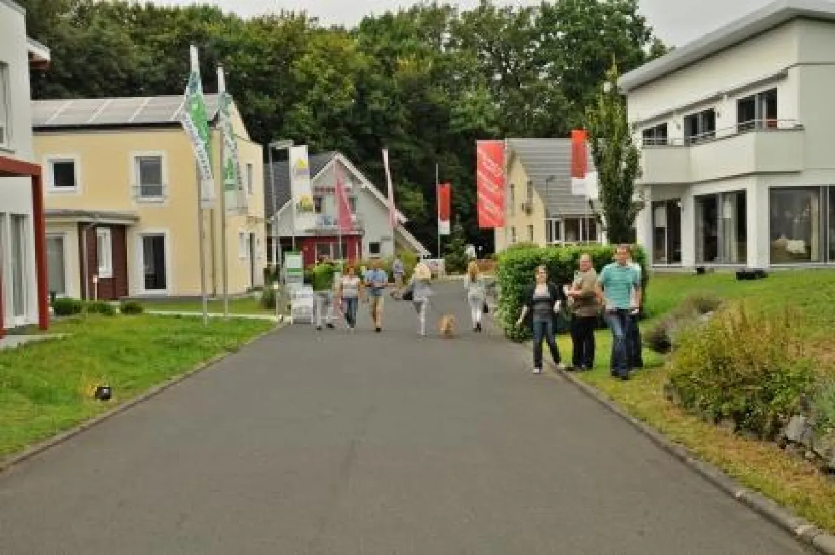 Die Ausstellung Eigenheim & Garten Bad Vilbel zeigt rund 70 energieeffiziente Fertighäuser.