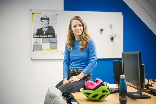 Bild: Mareike Lisker gewinnt den EUonAIR Innovation Award on Responsible AI