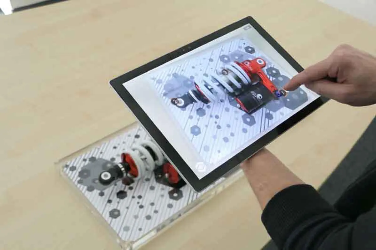 Bildunterschrift: Produktpräsentation per Augmented Reality (Foto: mld)