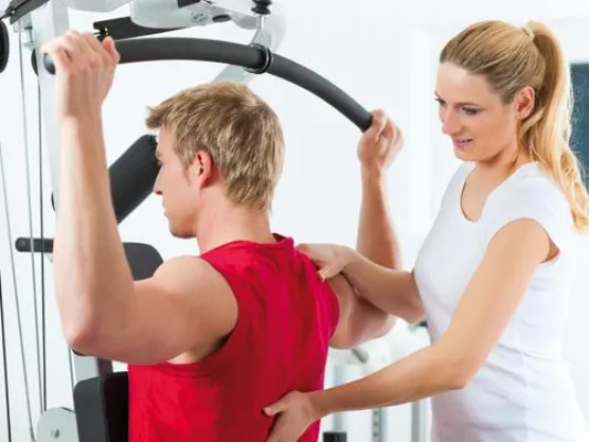 Bild: Rehabilitations-Sport in Düsseldorf: Kombination aus Gymnastik und Gerätetraining bringt bessere Erfolge