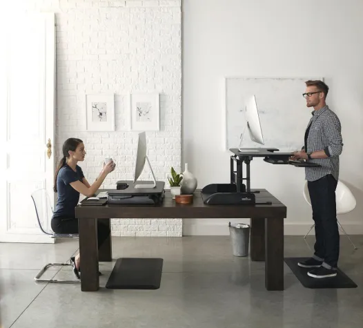 Bild: Dauersitzen im Büro verursacht Gesundheitsprobleme