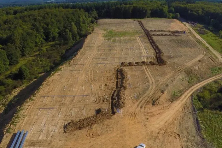 Solarpark in Mittenaar-Bellersdorf gut im Zeitplan Bild: Solarpark in Mittenaar-Bellersdorf gut im Zeitplan