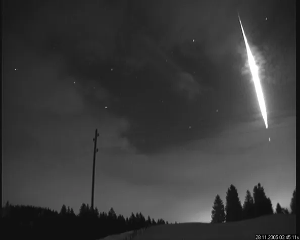 Bild: Mittwochnacht-Himmelsphänomen: Feuerkugel, Feuerball oder Großsternschnuppe gesehen?