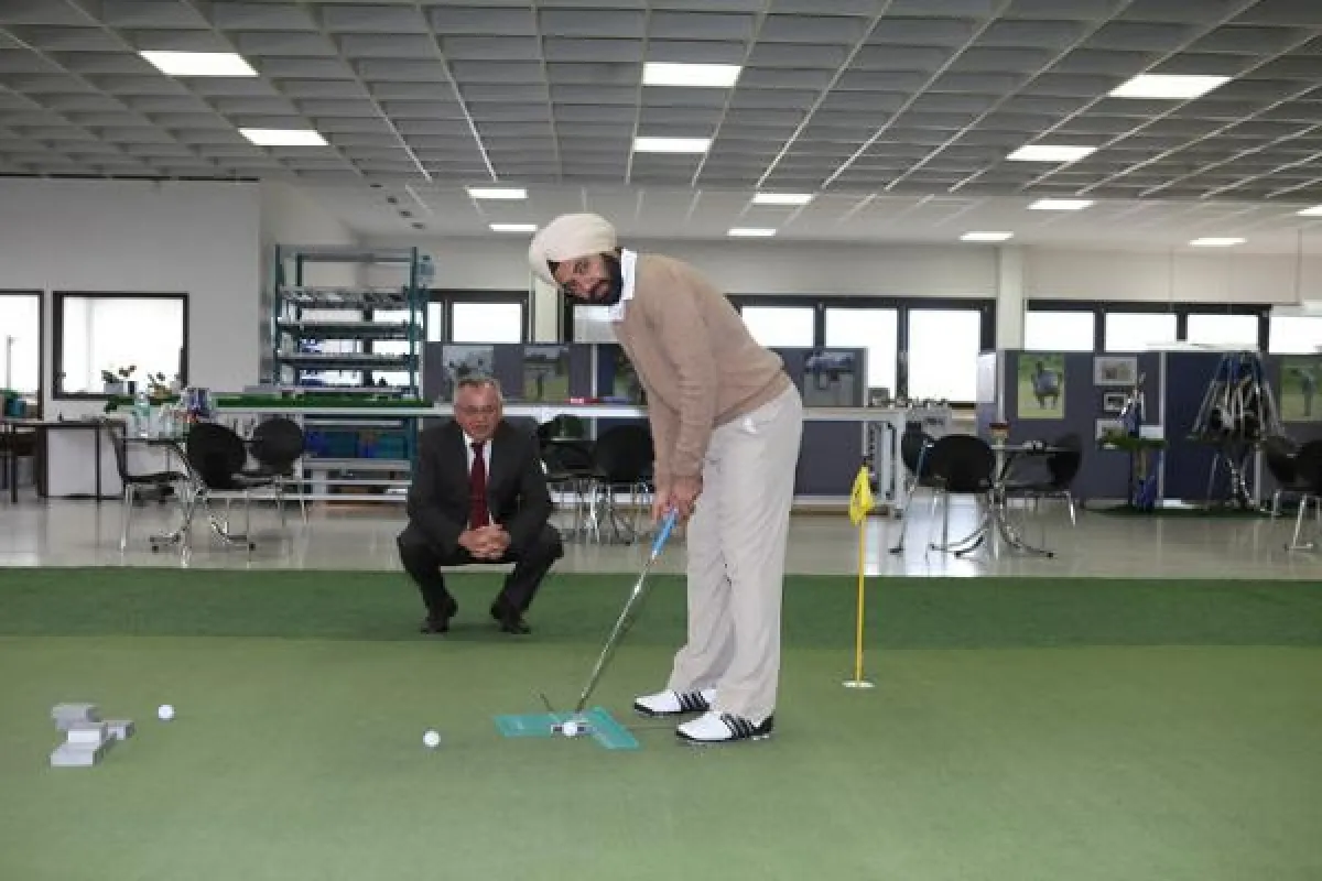 Der indische Tourspieler Sujan Singh zu Gast bei der Kramski Putting Academy