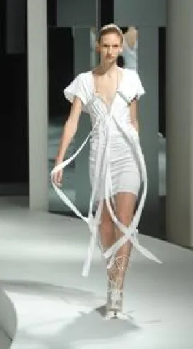 Puristisch und fesselnd - Nachwuchsdesigner Matt Hui erhält Chance bei Shanghai Tang Bild: Puristisch und fesselnd - Nachwuchsdesigner Matt Hui erhält Chance bei Shanghai Tang
