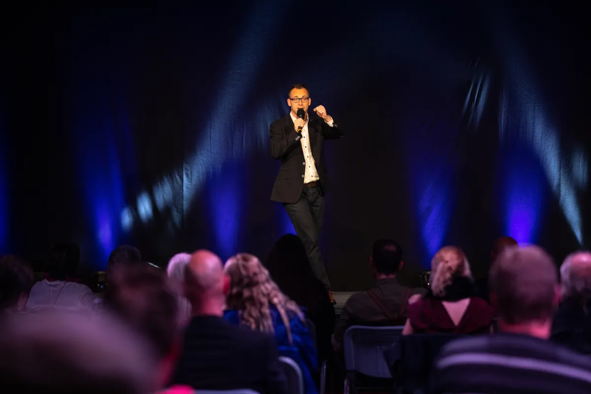 Thorsten Jost erzählt leidenschaftlich von seiner Zeit an Bord und dem Zusammenhalt in der der Crew