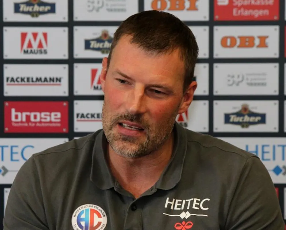 (Foto: hl-studios, Erlangen) - Cheftrainer Robert Andersson (HC Erlangen): das wird keine leichte Au