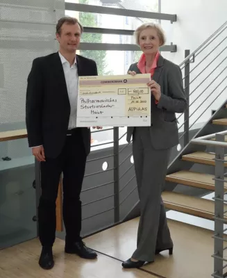 Spende für das Mainzer Orchester – Weihnachtsaktion von ASPIRAS unterstützt Musiker Bild: Spende für das Mainzer Orchester – Weihnachtsaktion von ASPIRAS unterstützt Musiker