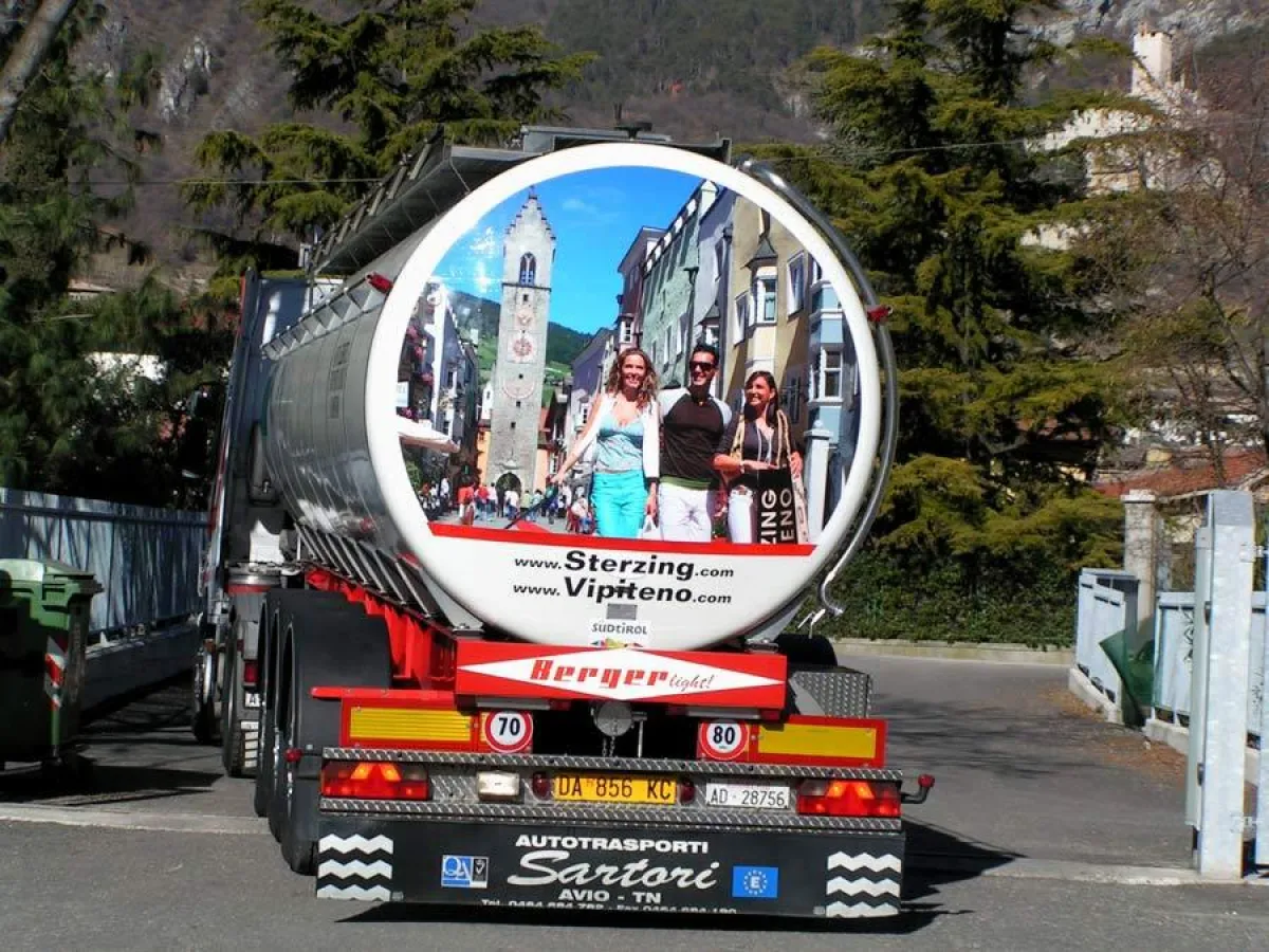 Ein Plakat in drei Ländern: Deutschland, Österreich und Italien