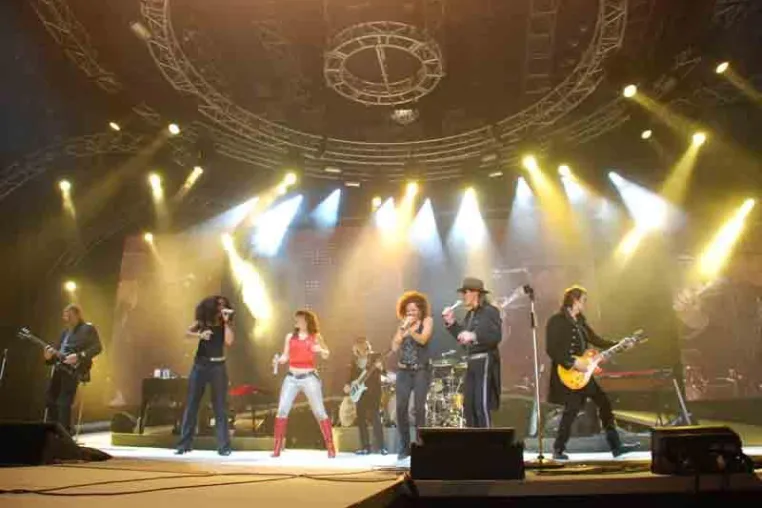 Megaforce baut Bühne für Udo Lindenberg Bild: Megaforce baut Bühne für Udo Lindenberg