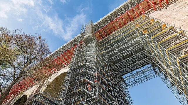 Bild: Brückensanierung mit kombinierbaren Baukastensystemen