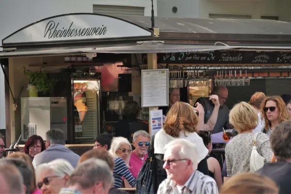 Bild: Von Wein, Winzern, Westend und "Weinungsfreiheit" - WeinPfingsten in der Charlottenburger Preußenallee