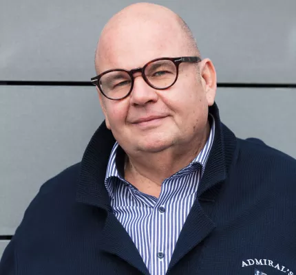 Bild: Unternehmer Alberto Mattle fördert den Jugendsport des TSV Grünwald