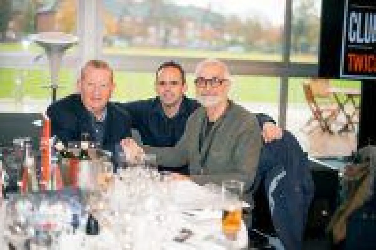 (v.l.n.r) Patrick Fitzgibbon und Andy Potter (Hilton International), Manfred Friedrich (Success Hotel Group)