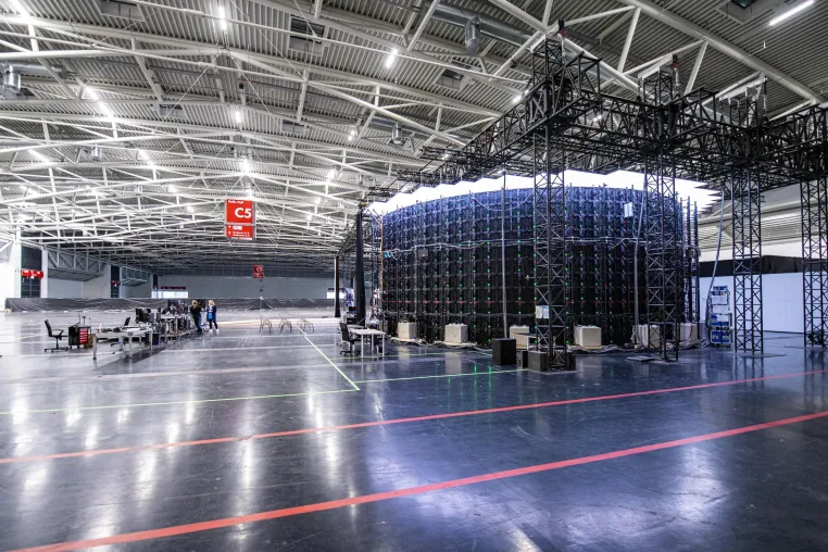 Bild: Deutschlands 1. virtuelles Produktionsstudio - HYPERBOWL revolutioniert die Werbe- und Filmbranche in Europa