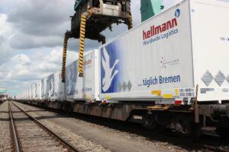Bild: CO2-Einsparung und Optimierung der Transportkette – Hellmann nutzt Bahnverbindung zwischen Bremen und Hamburg