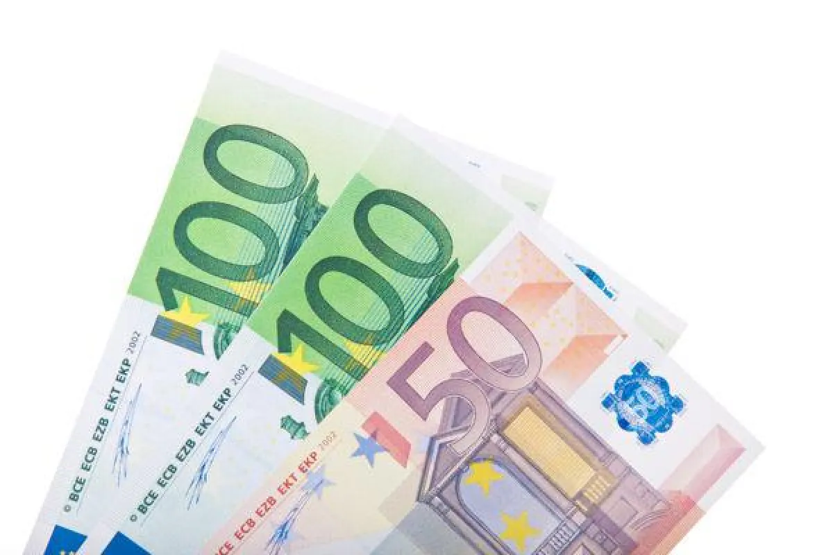 Energieausweis Kosten - So sparen Sie beim Energieausweis; Bild: Kaesler Media // shutterstock.com