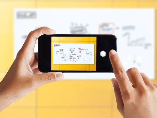 Bild: SIGEL Artverum Glas-Whiteboards unterstützen kreativen Austausch über die Grenzen des Büros hinweg