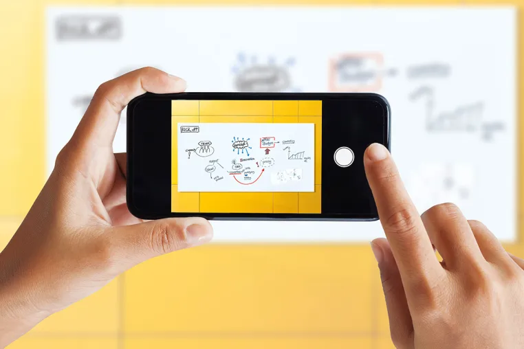 Bild: SIGEL Artverum Glas-Whiteboards unterstützen kreativen Austausch über die Grenzen des Büros hinweg
