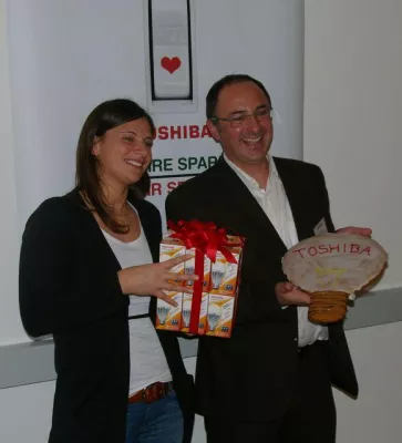 Erfolgreicher Start der „Lichtspende“ von Toshiba Lighting - Weitere Teilnehmer an der Charity-Aktion gesucht Bild: Erfolgreicher Start der „Lichtspende“ von Toshiba Lighting - Weitere Teilnehmer an der Charity-Aktion gesucht