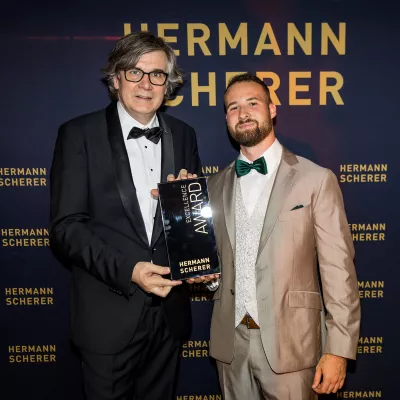 Bild: 23 Jähriger gewinnt Award auf Internationalen Speaker-Slam
