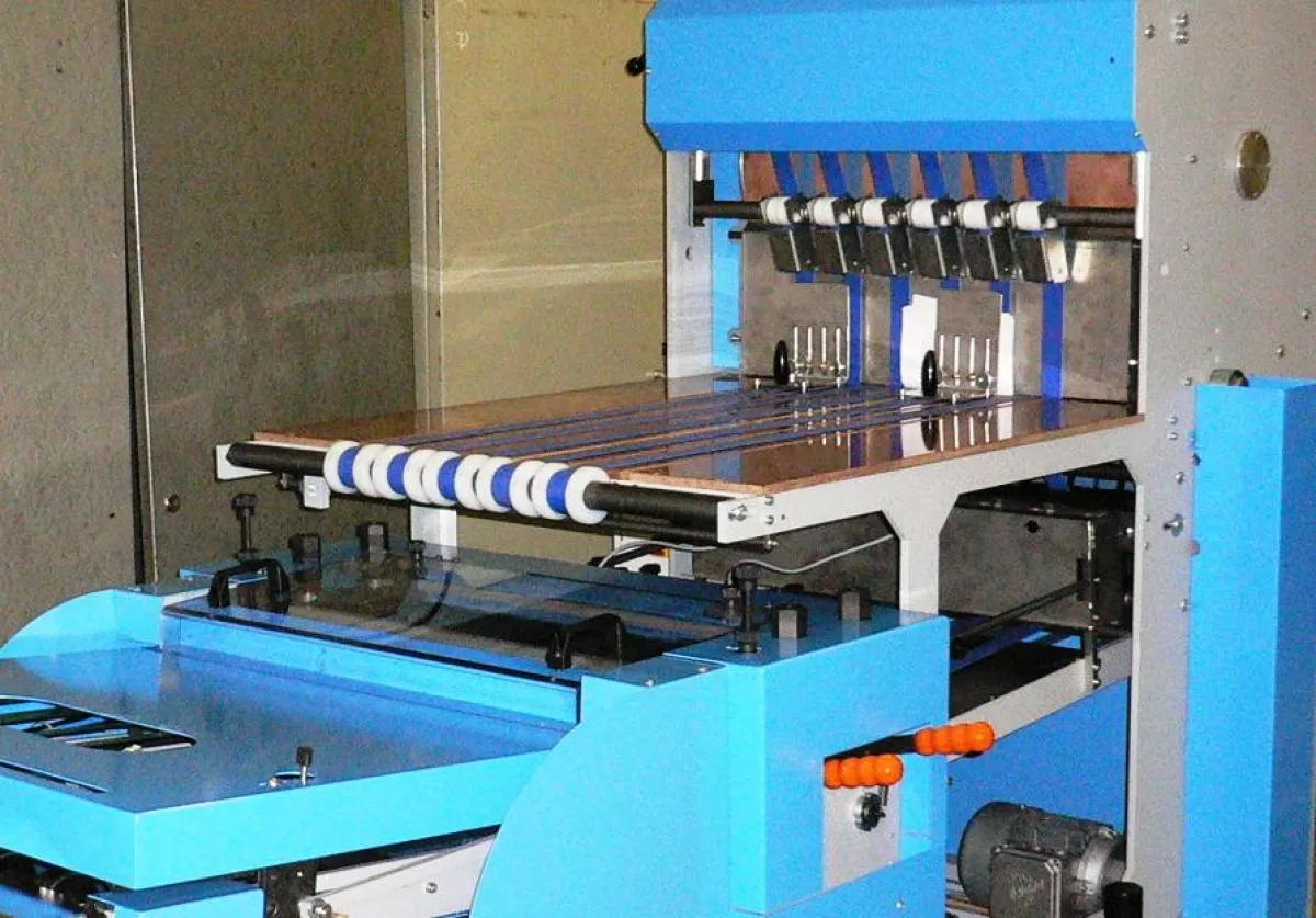 PSV 600 - Stehendbogenauslage mit Bogenpresse