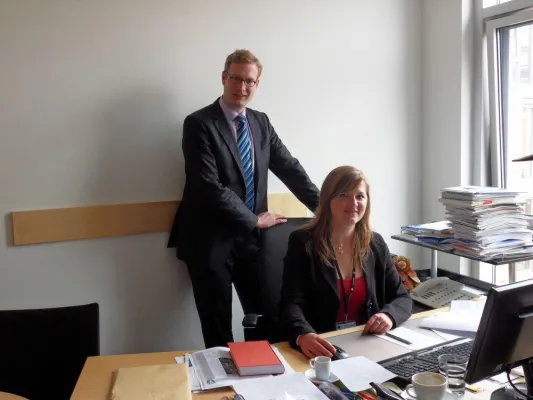 Bild: Planspiel "Jugend im Parlament" - Sänger: Junge Menschen für Politik begeistern