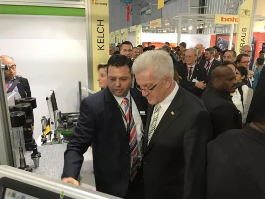 Bild: Ministerpräsident Kretschmann besucht Kelch - Hochrangiger Besuch auf der Messe IMTEX in Indien