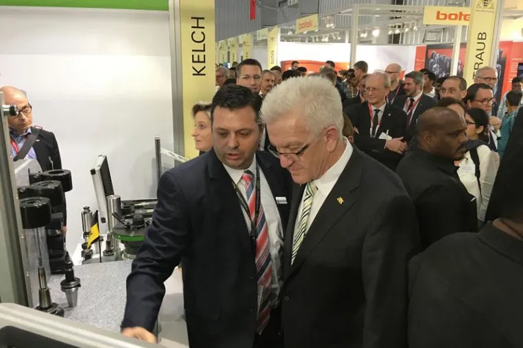 Bild: Ministerpräsident Kretschmann besucht Kelch - Hochrangiger Besuch auf der Messe IMTEX in Indien