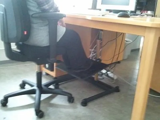 Bild: DAVID vollergonomischer Bürodrehstuhl in modularer Bauweise bei Kleinwuchs