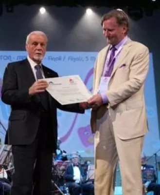 Bild: MyHandicap-Gründer Joachim Schoss mit Global Education Award ausgezeichnet