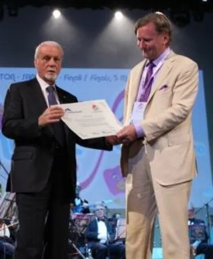 Bild: MyHandicap-Gründer Joachim Schoss mit Global Education Award ausgezeichnet