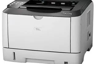 Bild: Kompakte Laserdrucker von Ricoh: hohe Performance für kleine Büros