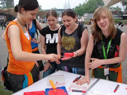 Bild: Kinder sind keine Soldaten - Aktion Rote Hand in der Universität Düsseldorf - Einaldung zur Pressekonferenz