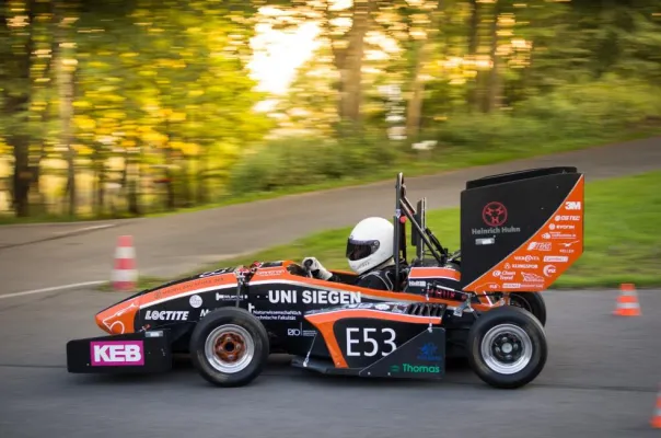 Bild: Kreativität und Fahrspaß gewährleisten: NITRAS unterstützt die Speeding Scientists Siegen