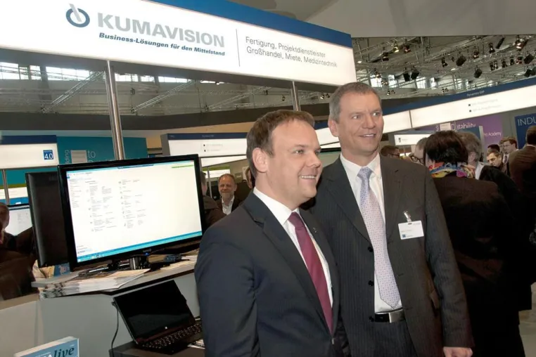 Staatssekretär Rust besucht KUMAVISION auf der CeBIT Bild: Staatssekretär Rust besucht KUMAVISION auf der CeBIT