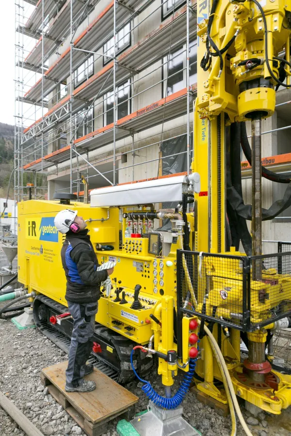 Das neue Bohrgerät setzte i+R beim Wohnbauprojekt „Seeblick“ in Lochau-Süd ein. (c) Mathis