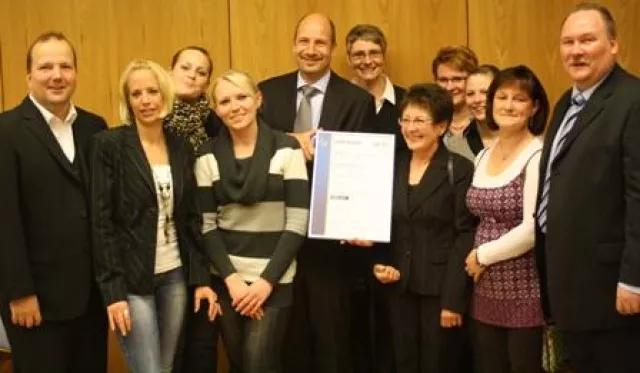 Bild: DGINA – Qualitätssiegel für Notfallversorgung: Hildesheimer Notaufnahme erhält bundesweit erstes Zertifikat