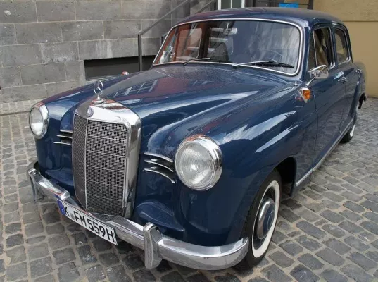 Bild: Nostalgie, Raritäten und Oldtimer bei der 8. Duisburger „Zeitreise“ vom 2. bis 4. Mai auf der Königstraße